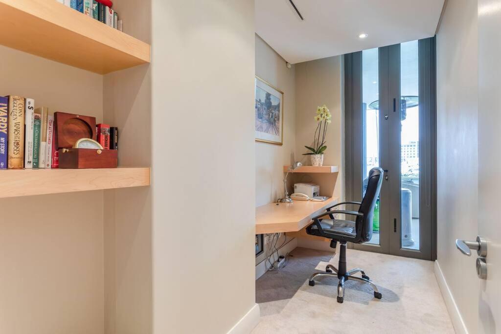 Outstanding V&A Marina Waterfront Apartment كيب تاون المظهر الخارجي الصورة