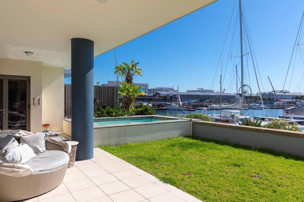 Outstanding V&A Marina Waterfront Apartment كيب تاون المظهر الخارجي الصورة