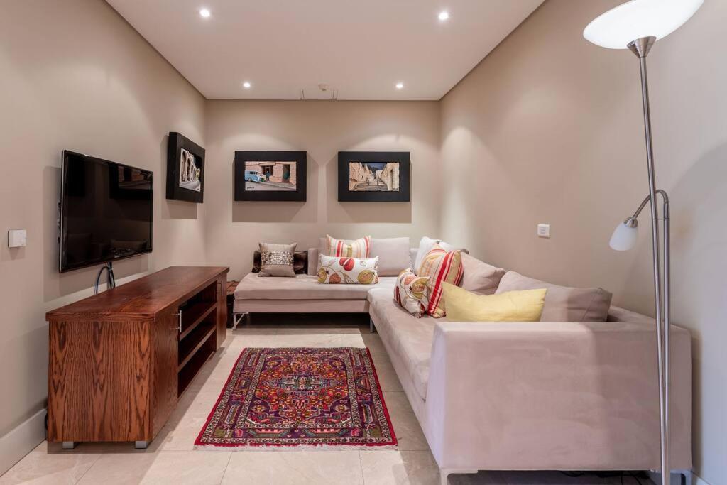 Outstanding V&A Marina Waterfront Apartment كيب تاون المظهر الخارجي الصورة