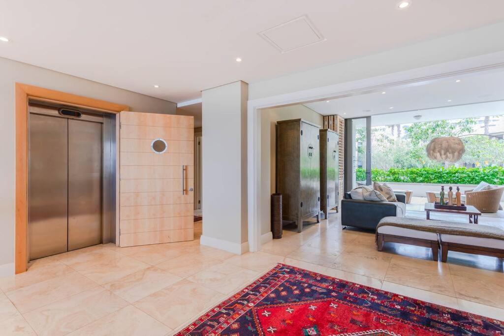 Outstanding V&A Marina Waterfront Apartment كيب تاون المظهر الخارجي الصورة